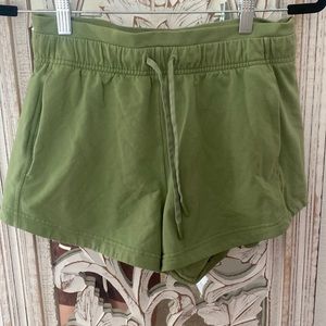 Lululemon on the move shorts